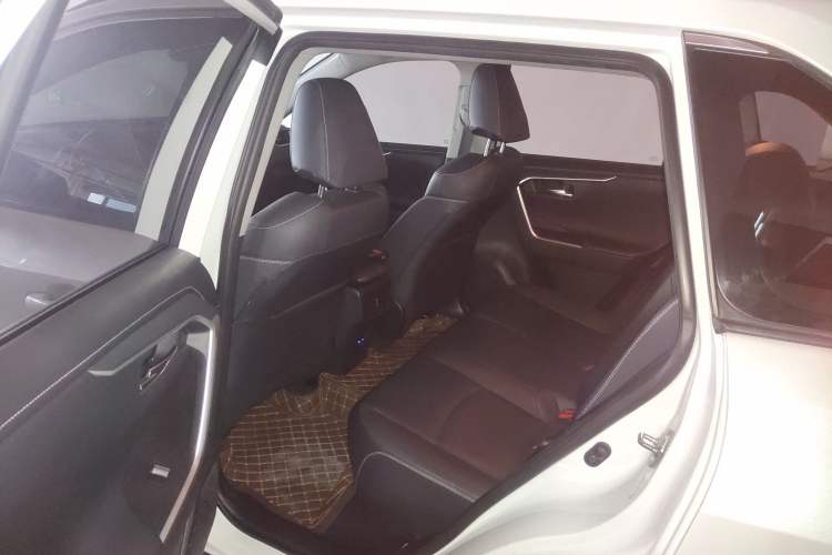 Used Toyota RAV4 2021 2.0L CVT Four-Wheel Drive Premium Edition