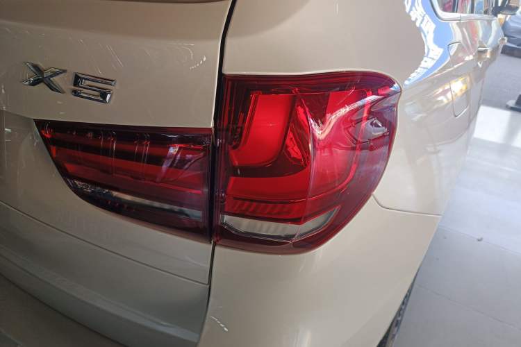 Used BMW X5 2017 xDrive28i
