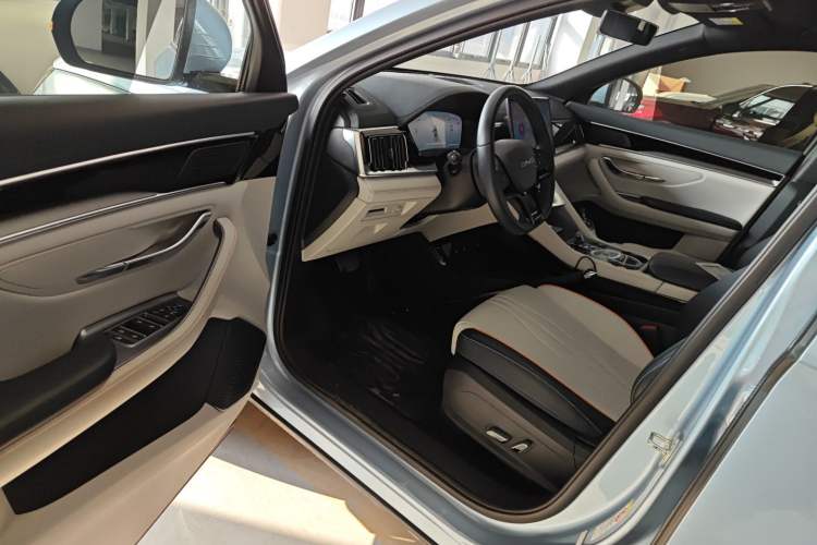 Used BYD Song PLUS New Energy 2024 Honor Edition EV 520km Luxury Model
