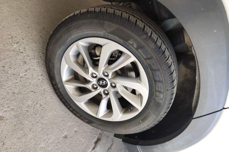 Used Hyundai Tucson 2015 2.0L Automatic Two-Wheel Drive Smart Version