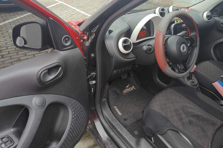 Used smart forfour 2016 1.0L 52 kW Dynamic Edition
