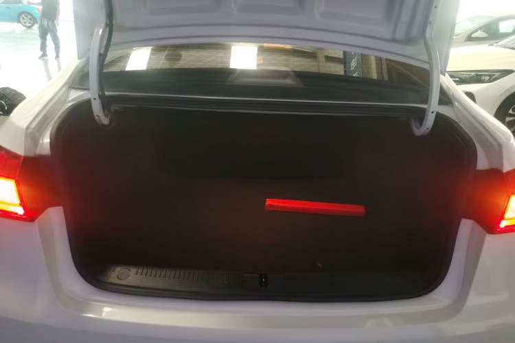 Used Roewe 360 2015 1.5L Automatic Luxury Edition
