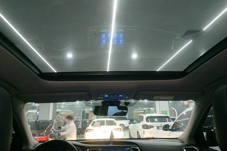 Used Toyota Highlander 2018 2.0T Four-Wheel Drive Luxury Version 7 Seats China VI Standard
