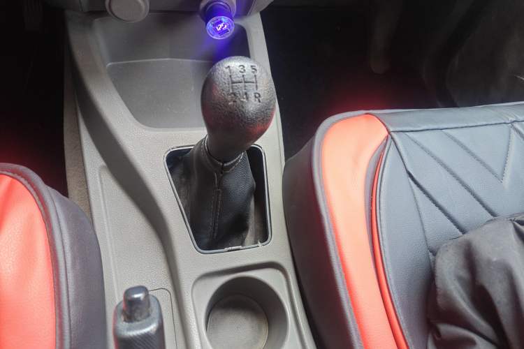 Used Wuling Rongguang V 2016 1.5L Practical Version Non-Power-Assisted
