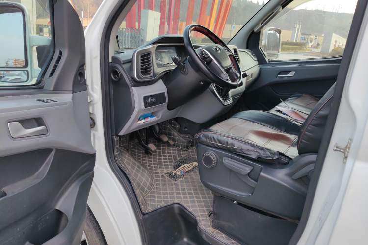 Used SAIC MAXUS Xintu V80 2021 2.0T PLUS Manual Aoyuntong Short Wheelbase Mid-Roof 5/6-Seater