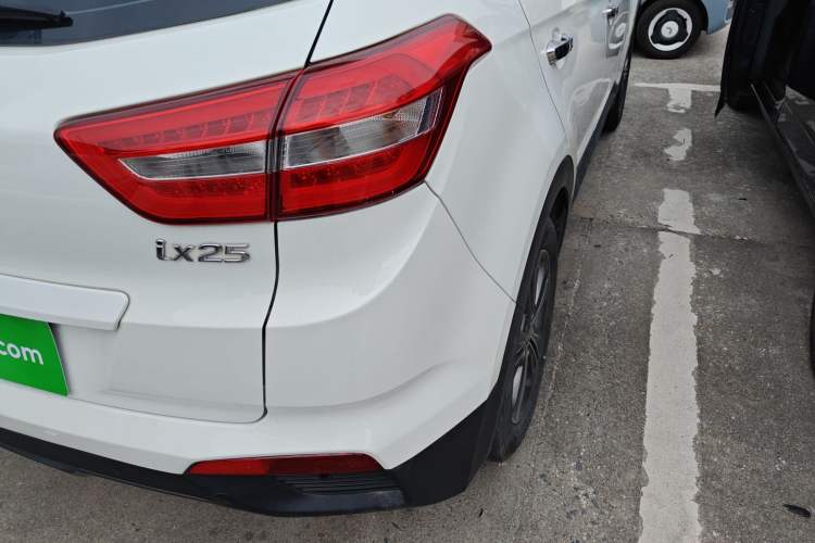 Used Hyundai ix25 2015 1.6L Automatic Two-Wheel-Drive Deluxe DLX Model