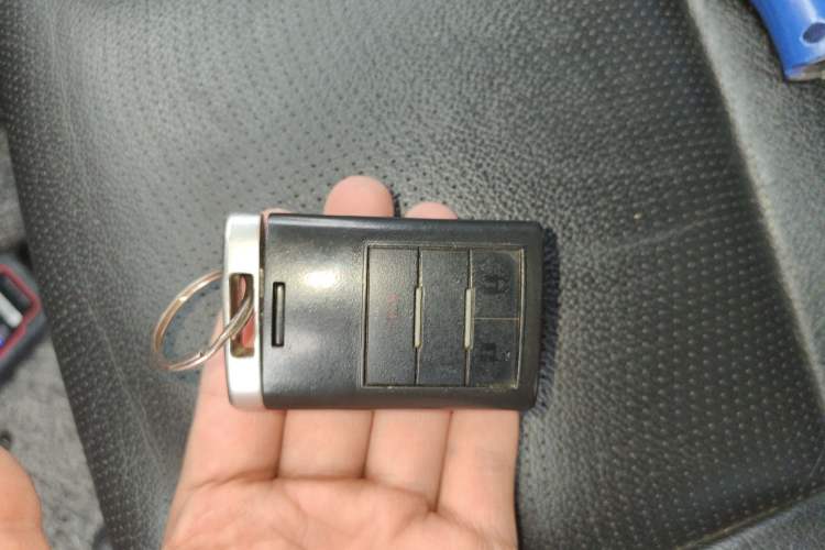 Used Chevrolet Captiva 2015 2.4L 4x4 Flagship Edition 7-Seater
