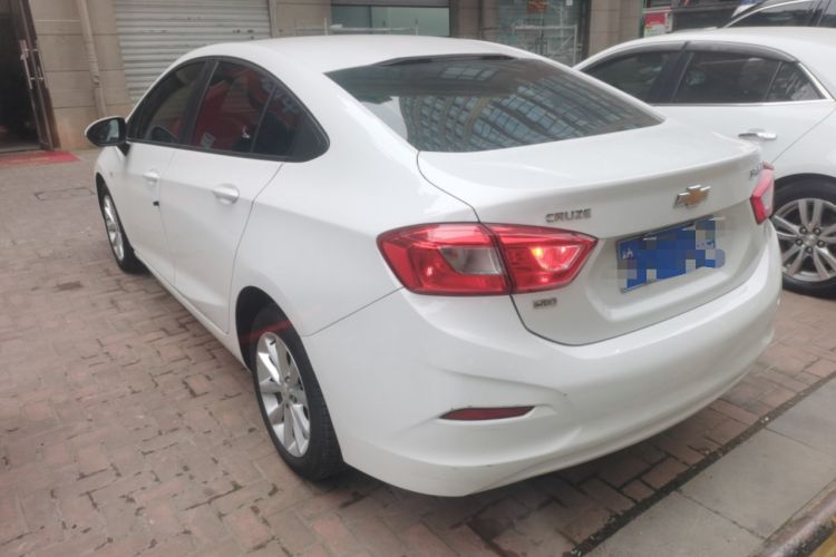 Used Chevrolet Cruze 2018 320 Automatic Pioneer Sunroof Edition
