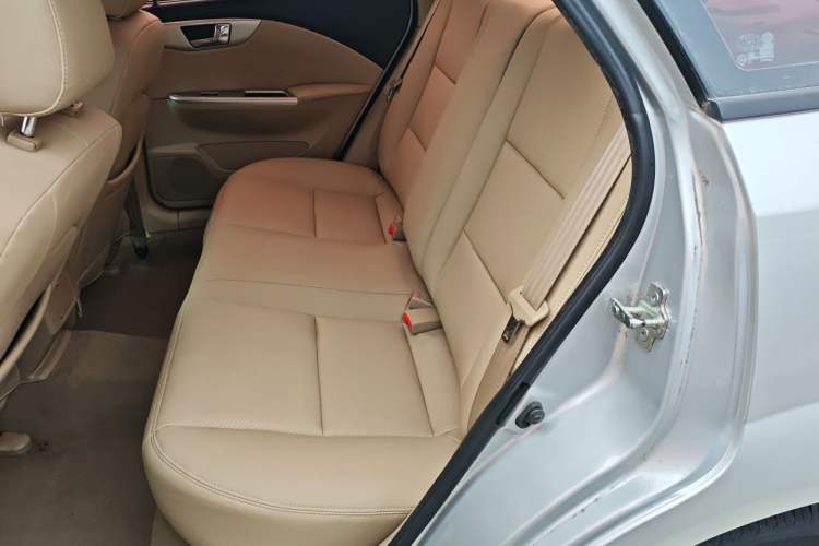 Used Buick Excelle 2013 1.5L Automatic Classic Model
