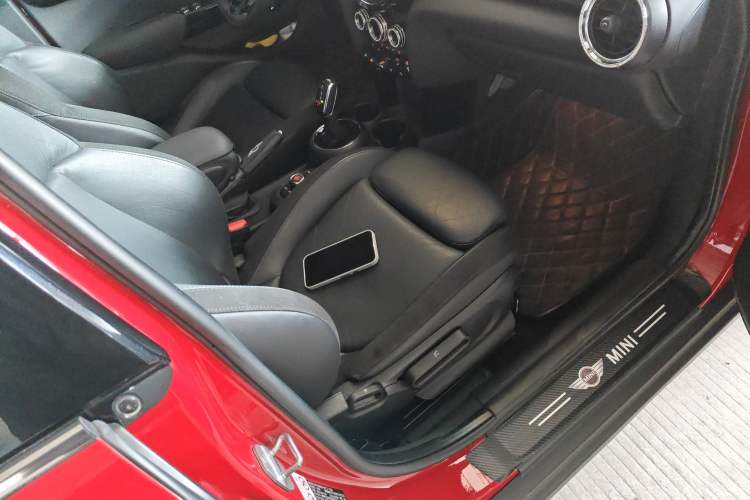 Used  MINI 2018 1.5T COOPER Classic Edition Five-Door Version
