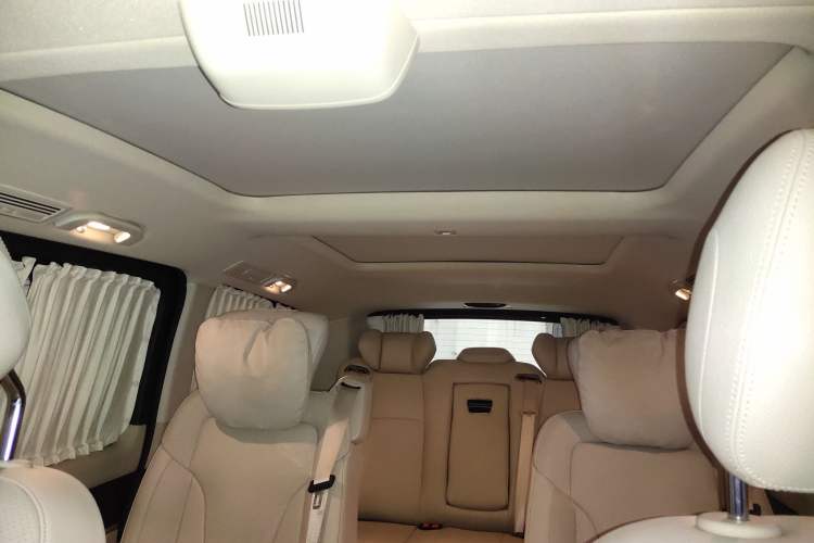 Used Mercedes-Benz V-Class 2022 V 260 Avantgarde Edition