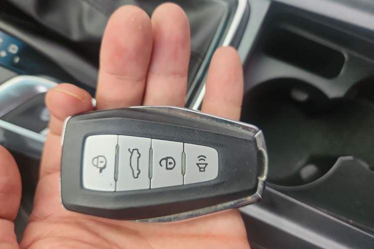 Used Geely Auto Emgrand 2019 Leading Edition 1.5L CVT Luxury Model China VI Standard
