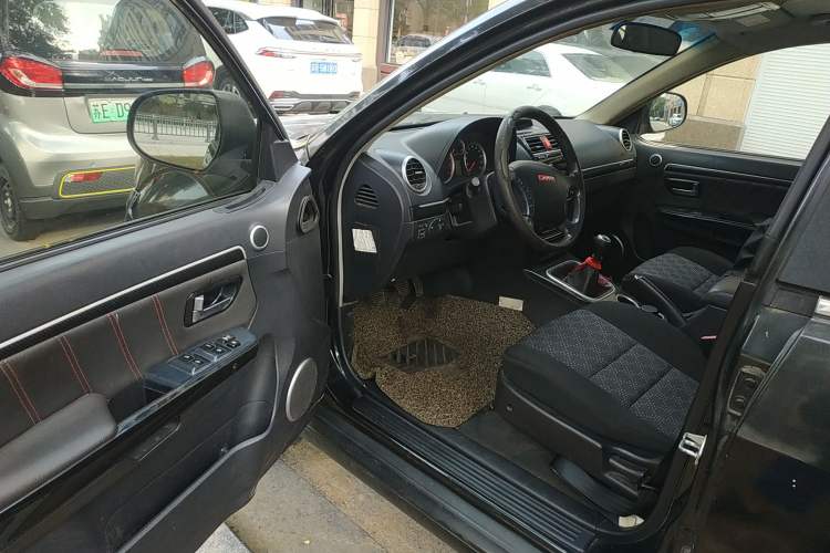 Used Haval H5 Classic 2015 2.0T Manual Two-Wheel Drive Advanced Version
