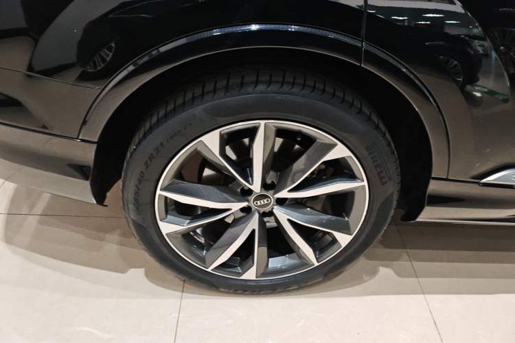 Used Audi Q7 2022 55 TFSI quattro S line Sport model
