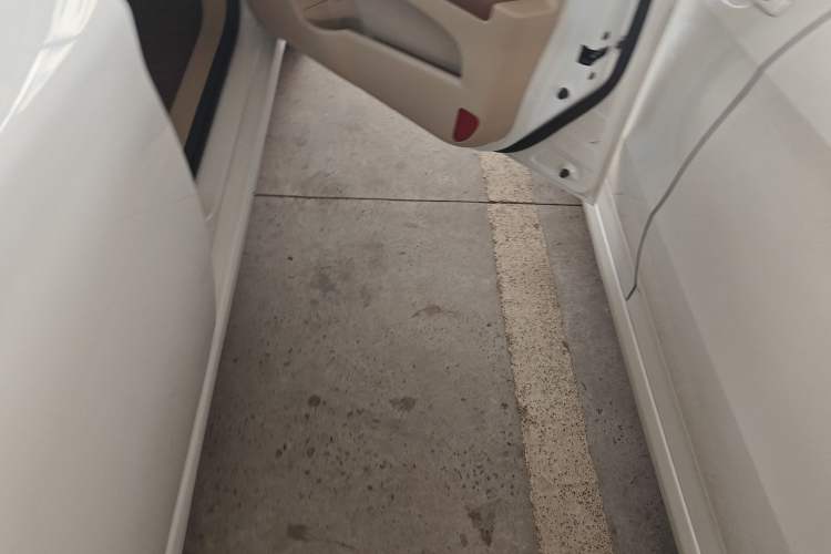 Used Roewe 350 2015 1.5L Manual Luxury Sunroof Edition
