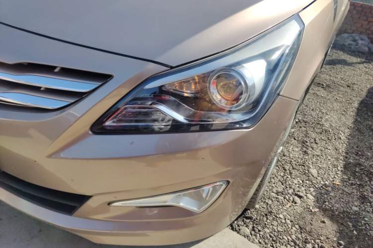 Used Hyundai Verna (older generation) 2014 1.4L Manual Top-Tier Model TOP