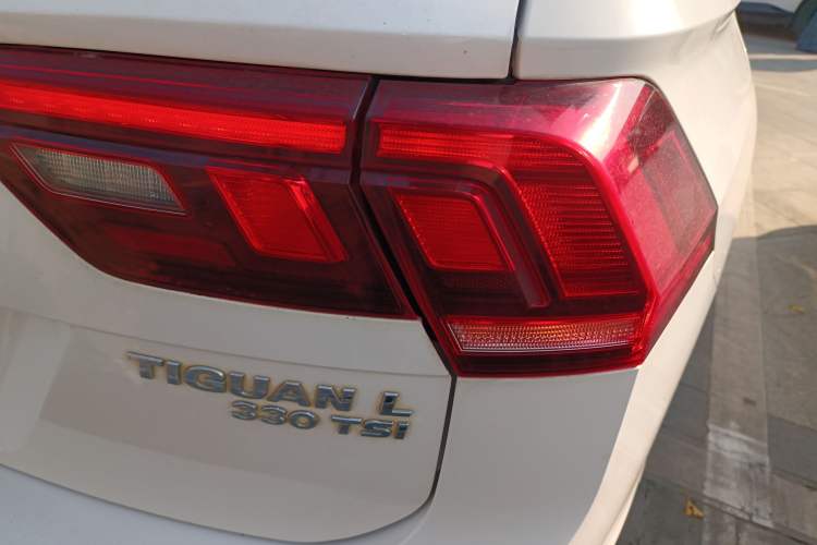 Used Volkswagen Tiguan L 2017 330TSI Automatic Two-Wheel Drive Luxury Edition
