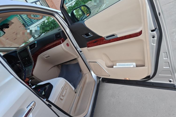 Used Toyota Alphard 2011 2.4L Luxury Edition
