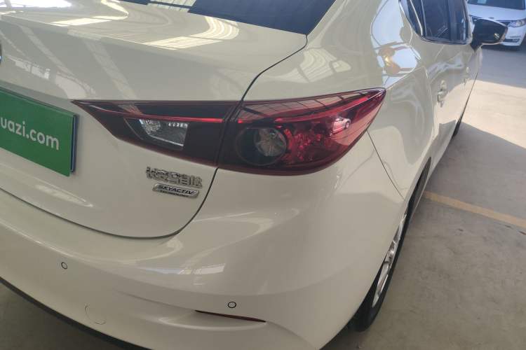 Used Mazda Mazda 3 Axela 2016 Sedan 1.5L Automatic Luxury Model
