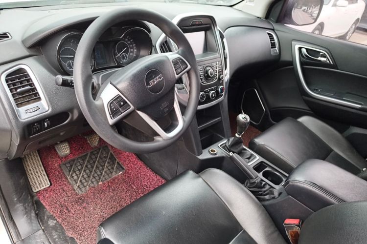 Used JMC Yuhu 7 2017 2.4T Classic Edition Diesel Two-Wheel Drive Luxury Version JX4D24A5L
