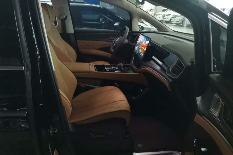 Used Denza D9 2024 DM-i 1050 Luxury Model