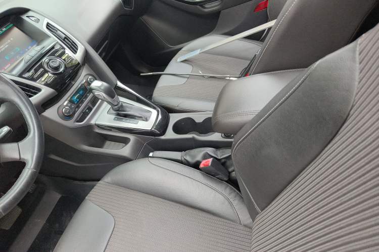 Used Ford Focus 2012 Hatchback 1.6L Automatic Fashion Edition
