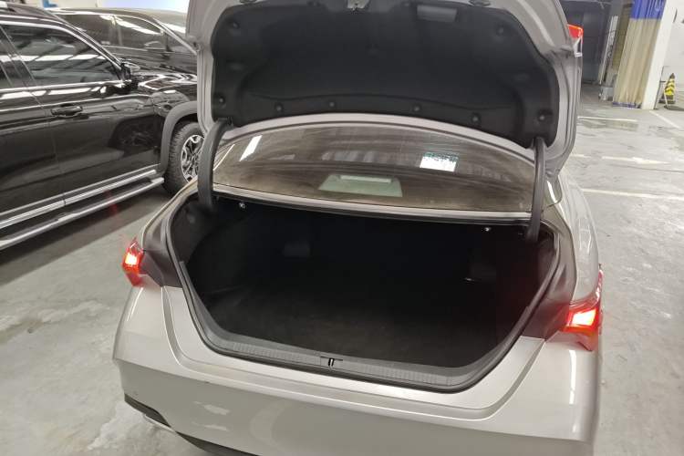 Used Toyota Avalon 2019 2.0L XLE Premium Edition China VI