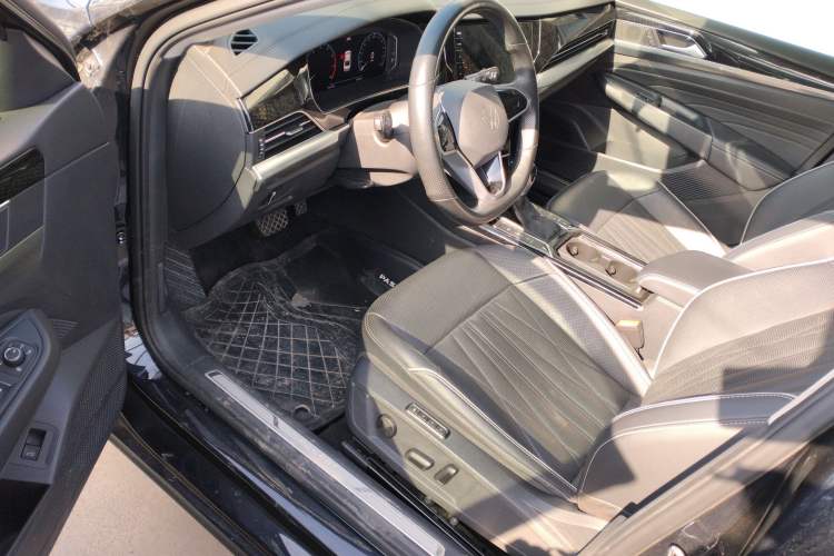 Used Volkswagen Passat 2023 330TSI Starry Luxury Edition
