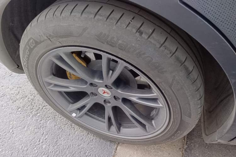 Used Tesla Model Y 2024 Long-Range All-Wheel-Drive Version