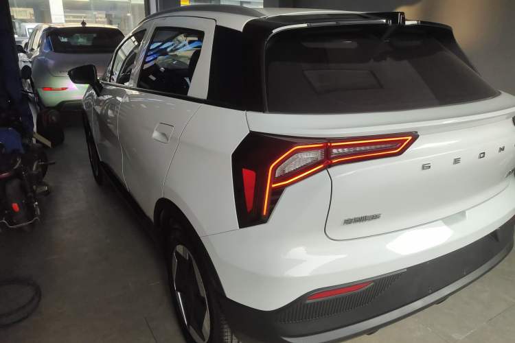 Used Geometry E Firefly 2024 301km Flowing Light
