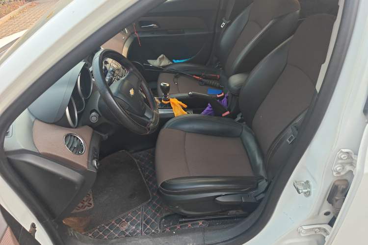 Used Chevrolet Cruze 2015 Hatchback 1.6L Manual Comfort Edition