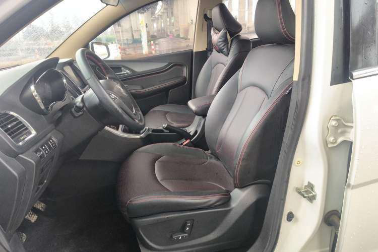 Used Baojun 560 2015 1.8L manual luxury version