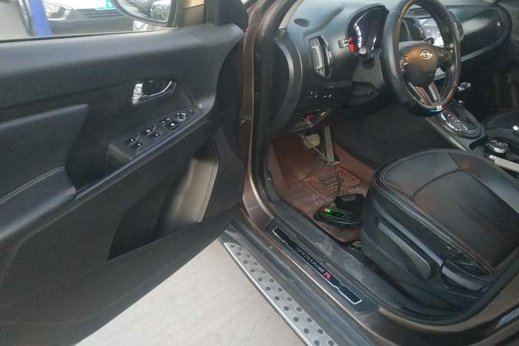 Used Kia Sportage R 2014 2.0L Automatic Two-Wheel Drive GLS Trim
