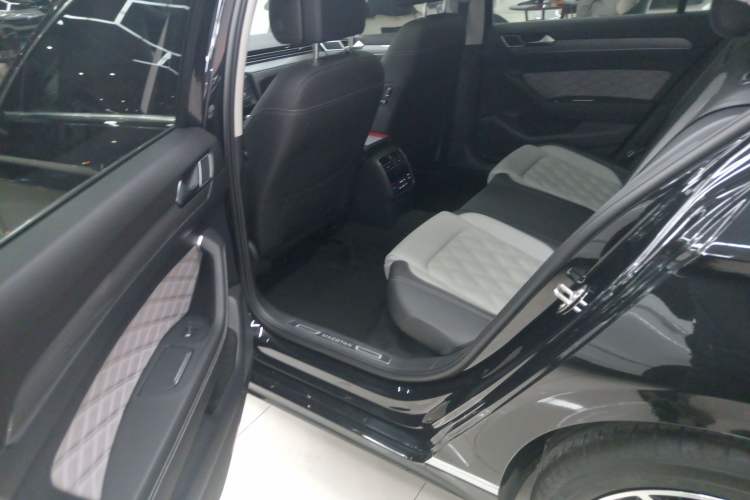 Used Volkswagen Magotan 2023 2 Million Units Limited Edition 330TSI DSG Leading Version
