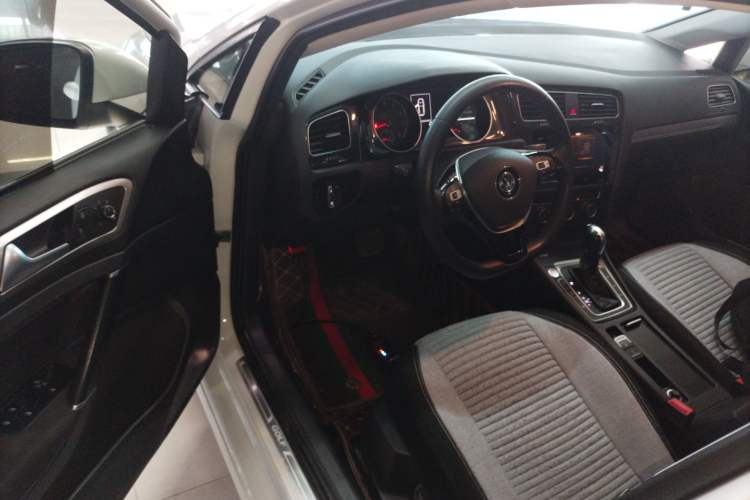 Used Volkswagen Golf 2020 Zhiai Edition 200TSI DSG Comfortable & Ambitious Version
