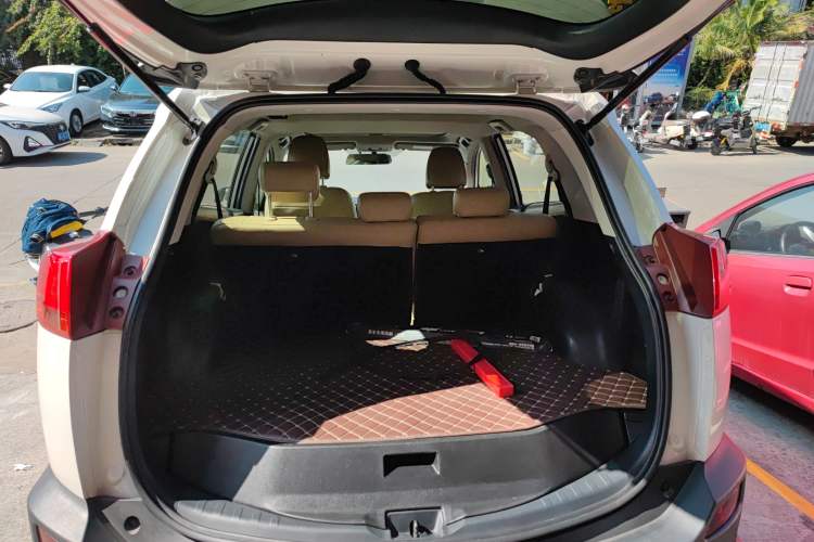 Used Toyota RAV4 2015 2.0L CVT Two-Wheel Drive Fashion Edition
