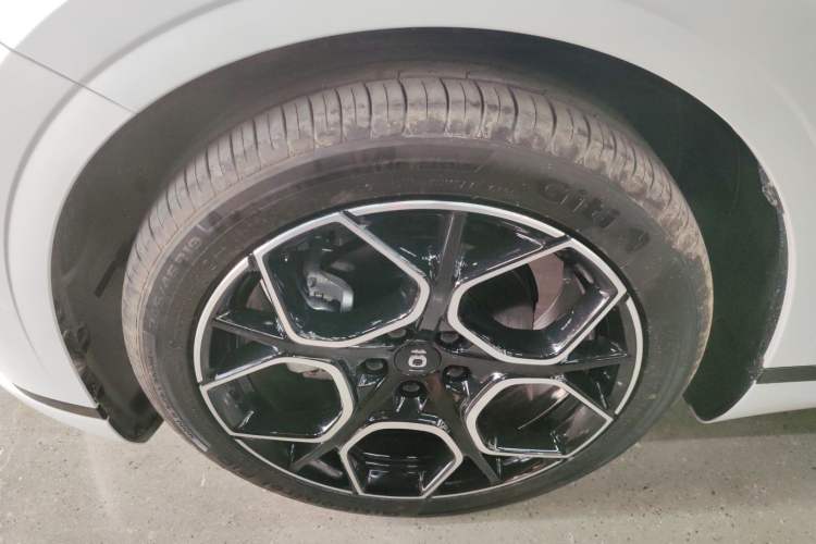 Used  A07 2025 Blue Whale Extended-Range 230 Prestige Model