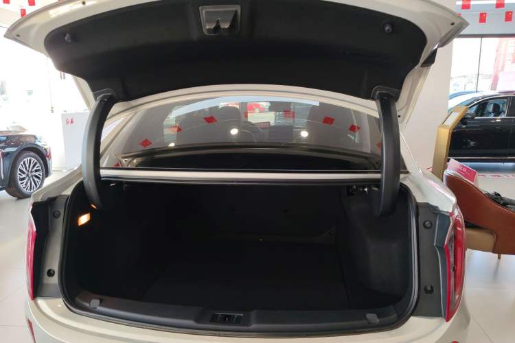 Used Hongqi E-QM5 2022 431 km Charge & Enjoy Edition
