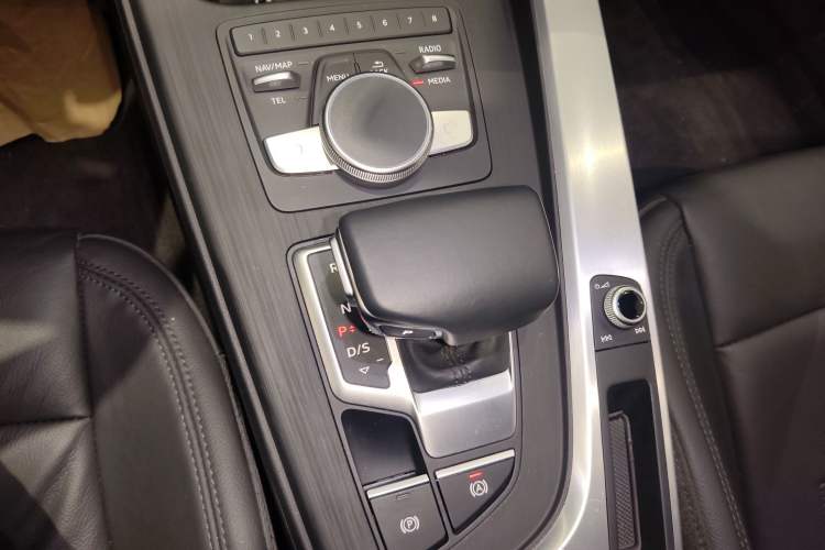 Used Audi A4L 2018 30th Anniversary Edition 40 TFSI Fashion Model
