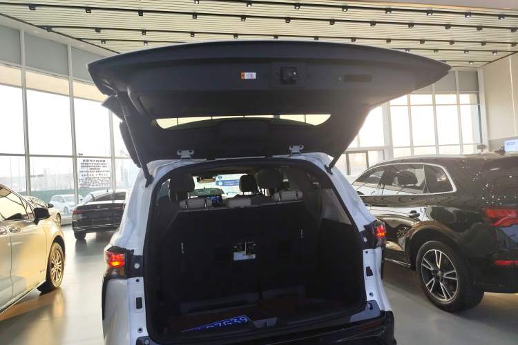 Used Toyota Granvia 2023 2.5L Hybrid Prestige PLUS Edition