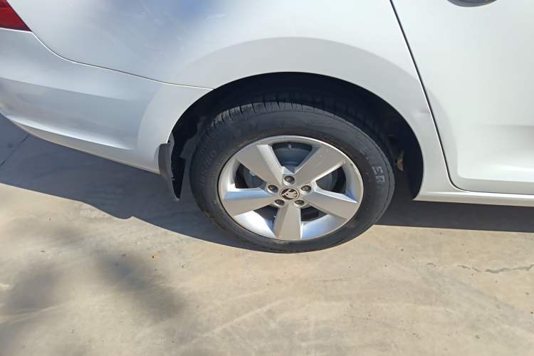 Used Skoda Rapid 2016 1.6L Automatic Front-Wheel Drive Model