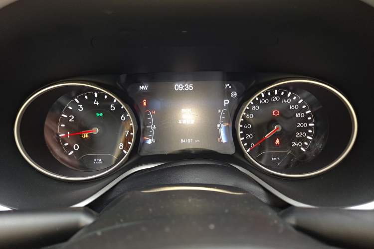 Used  Compass 2017 200T Automatic Family Edition
