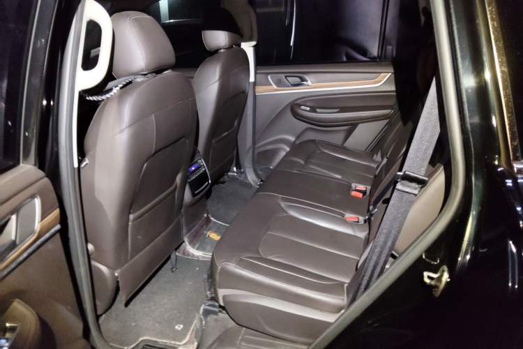 Used Roewe RX8 2018 30T Smart Connectivity Two-Wheel Drive Flagship Edition
