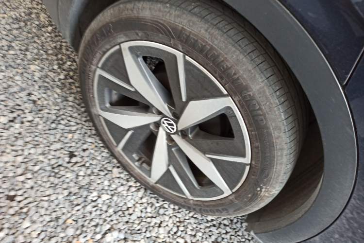 Used Volkswagen ID.4 CROZZ 2021 Long-Range Lite PRO Two-Wheel Drive Version
