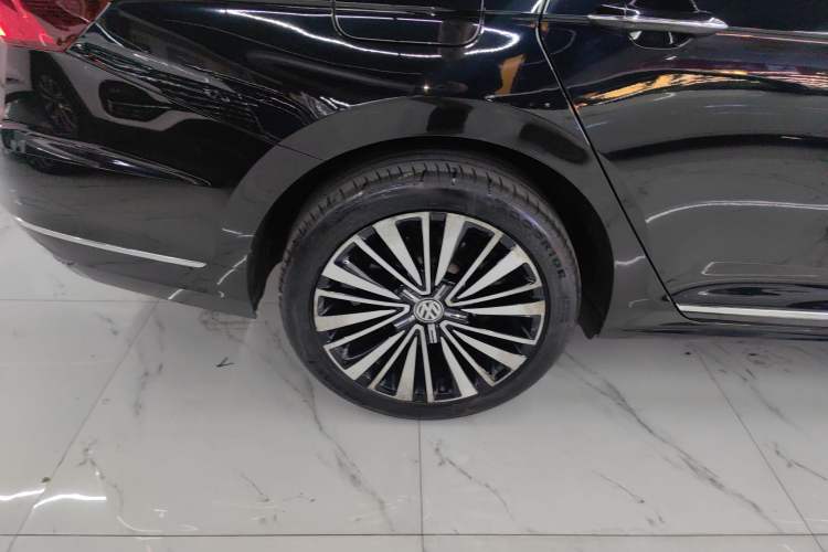 Used Volkswagen Passat 2019 330TSI Luxury Edition China VI Standard
