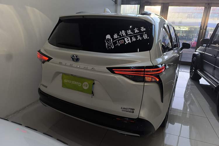Used Toyota Sienna 2023 2.5L Hybrid Deluxe Edition