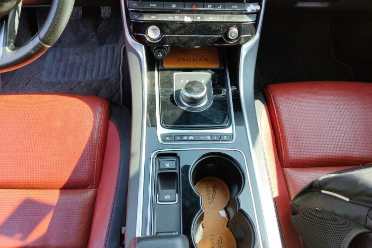 Used Jaguar XE 2017 2.0T 200 PS R-Sport