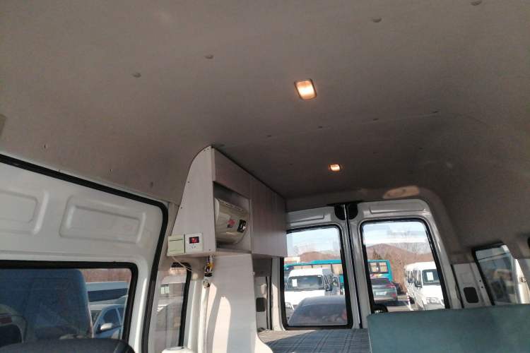 Used SAIC MAXUS Xintu V80 2019 2.5T Classic Model AMT Aoyuntong Long Wheelbase High-Roof 7-Seater