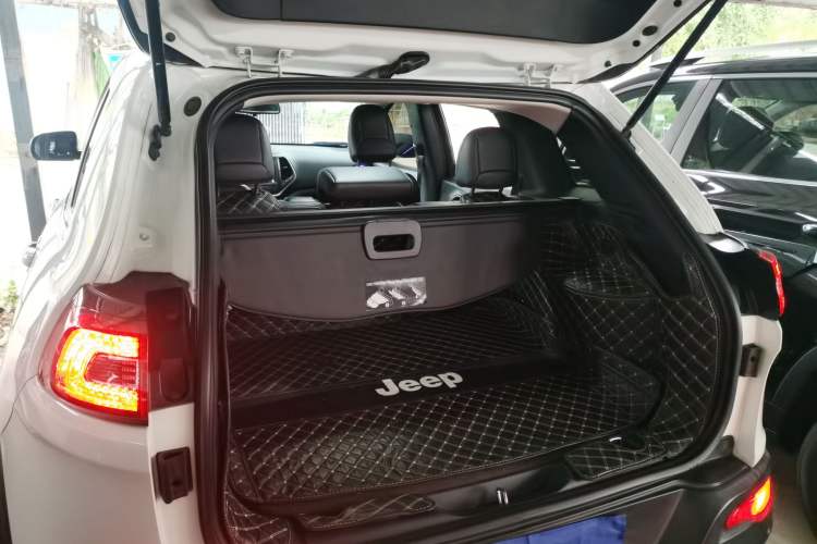 Used  Cherokee 2017 2.0L Superior Edition
