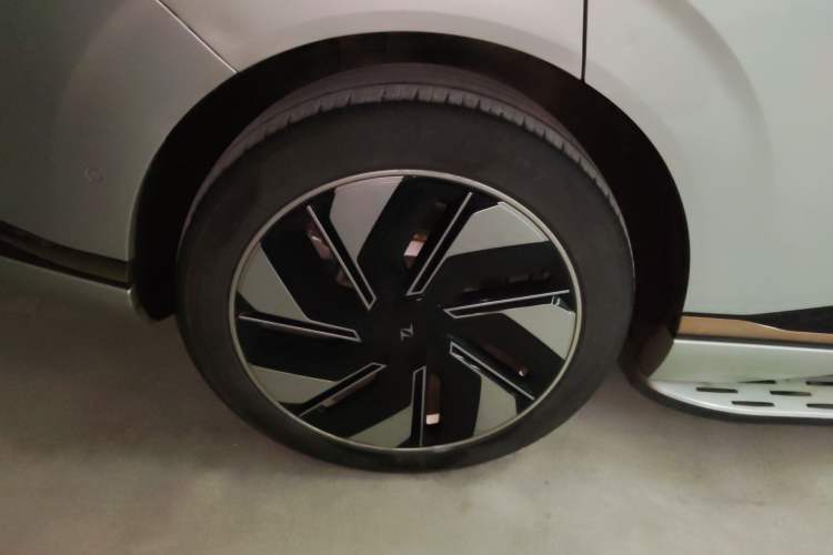 Used Dongfeng eπ eπ008 2024 210Max Range-Extended Version 6 Seats
